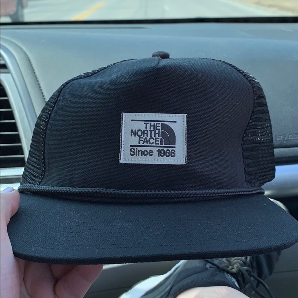 NWT-  MENS north face muddier trucker hat